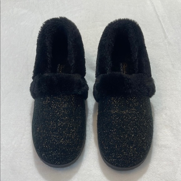 SHECHERS SIZE 10 Women's Black Fuzzy Slip-On Shoes - Picture 1 of 6